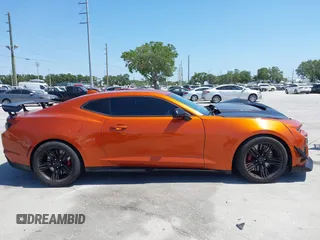 2023 Chevrolet Camaro ZL1 z VIN 1G1FK1R69P0104359, wystawiony jako IAAI lot #42124070 z przebiegiem 20 934 mil mil oraz . Historia ofert i sprzedaży dostępna na DreamBid. Obrazek 13.