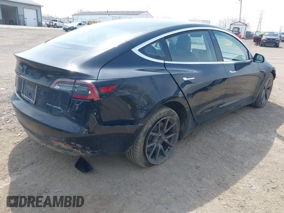 2018 Tesla Model 3 Long Range Battery z VIN 5YJ3E1EB2JF103096, wystawiony jako IAAI lot #42016324 z przebiegiem 143 247 mil mil oraz . Historia ofert i sprzedaży dostępna na DreamBid. Obrazek 4.
