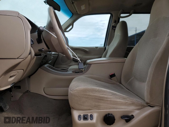 2000 Ford Expedition XLT with VIN 1FMRU1660YLB29813, listed as a Copart auction lot 44729765 with 258,224 mi miles and Salvage Title. Bid and sale history available at DreamBid. Image 7.