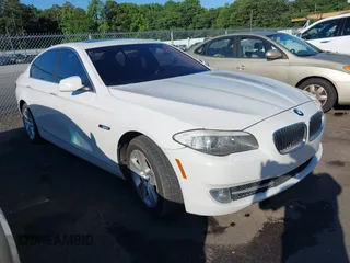 2013 BMW 5 Series 528i z VIN WBAXG5C59DDY35377, wystawiony jako IAAI lot #42530393 z przebiegiem 171 252 mil mil oraz . Historia ofert i sprzedaży dostępna na DreamBid. Obrazek 1.