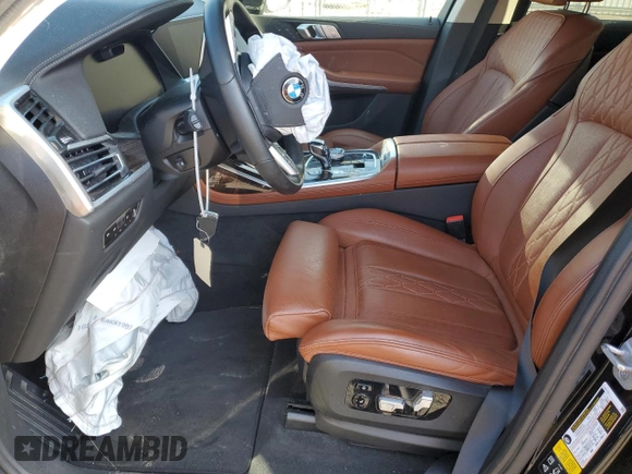2021 BMW X7 xDrive40i z VIN 5UXCW2C06M9G15321, wystawiony jako Copart lot #46824665 z przebiegiem Nie podano mil oraz Szkoda całkowita • Salvage title. Historia ofert i sprzedaży dostępna na DreamBid. Obrazek 7.