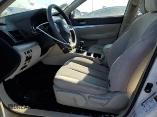 2013 Subaru Outback 2.5i z VIN 4S4BRCAC4D1225770, wystawiony jako Copart lot #88504585 z przebiegiem 131 196 mil mil oraz Czysty tytuł • Clean title. Historia ofert i sprzedaży dostępna na DreamBid. Obrazek 7.