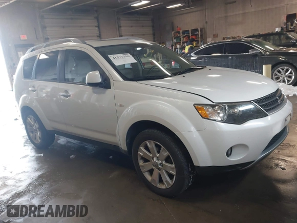 2007 Mitsubishi Outlander XLS with VIN JA4MT41X17Z020401, listed as a IAAI auction lot 41572756 with 43,696 mi miles. Bid and sale history available at carsss.com. Image 1.