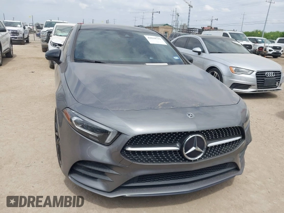 2020 Mercedes-Benz A 220 z VIN W1K3G4EBXLJ231762, wystawiony jako IAAI lot #42010712 z przebiegiem 44 325 mil mil oraz . Historia ofert i sprzedaży dostępna na DreamBid. Obrazek 6.
