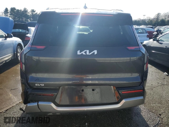 2024 Kia EV9 Land z VIN KNDADFS54R6035204, wystawiony jako Copart lot #84084644 z przebiegiem 14 352 mil mil oraz Szkoda całkowita • Salvage title. Historia ofert i sprzedaży dostępna na DreamBid. Obrazek 6.