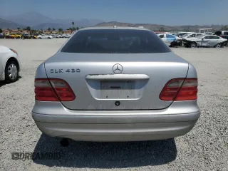 2002 Mercedes-Benz CLK 320/430 z VIN WDBLJ70G92T119391, wystawiony jako Copart lot #58616445 z przebiegiem 134 501 mil mil oraz Szkoda całkowita • Salvage title. Historia ofert i sprzedaży dostępna na DreamBid. Obrazek 6.