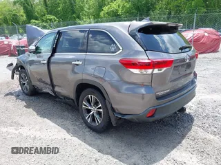 2019 Toyota Highlander LE with VIN 5TDBZRFH5KS722354, listed as a IAAI auction lot 42252775 with 97,141 mi miles and . Bid and sale history available at DreamBid. Image 3.