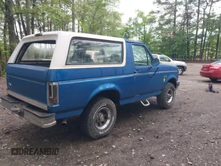 1992 Ford Bronco XL with VIN 1FMEU15N8NLA71453, listed as a IAAI auction lot 42169254 with 141,614 mi miles. Bid and sale history available at carsss.com. Image 4.