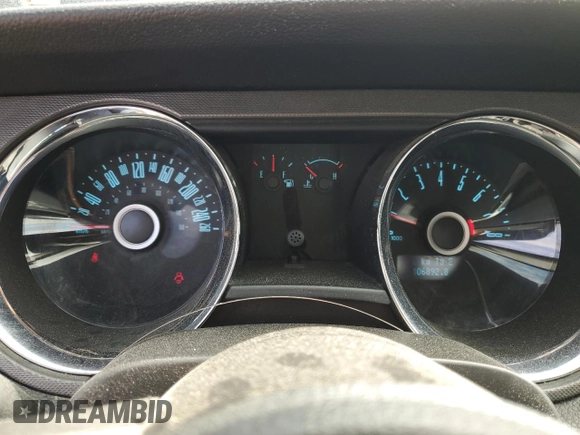 2014 Ford Mustang V6 z VIN 1ZVBP8AM4E5312513, wystawiony jako Copart lot #64463685 z przebiegiem 106 892 mil mil oraz Szkoda całkowita • Salvage title. Historia ofert i sprzedaży dostępna na DreamBid. Obrazek 9.