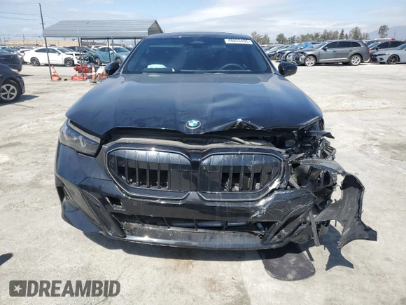 2024 BMW 5 Series 530i z VIN WBA43FJ08RCS17556, wystawiony jako Copart lot #48853495 z przebiegiem 4 151 mil mil oraz Szkoda całkowita • Salvage title. Historia ofert i sprzedaży dostępna na DreamBid. Obrazek 5.