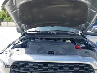 2024 Ram 2500 Big Horn z VIN 3C6UR5DL1RG116185, wystawiony jako IAAI lot #42007154 z przebiegiem Nie podano mil oraz . Historia ofert i sprzedaży dostępna na DreamBid. Obrazek 10.