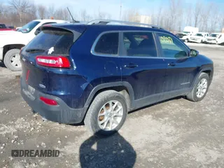 2014 Jeep Cherokee Latitude z VIN 1C4PJMCS6EW145810, wystawiony jako IAAI lot #41802031 z przebiegiem 143 358 mil mil oraz . Historia ofert i sprzedaży dostępna na DreamBid. Obrazek 4.