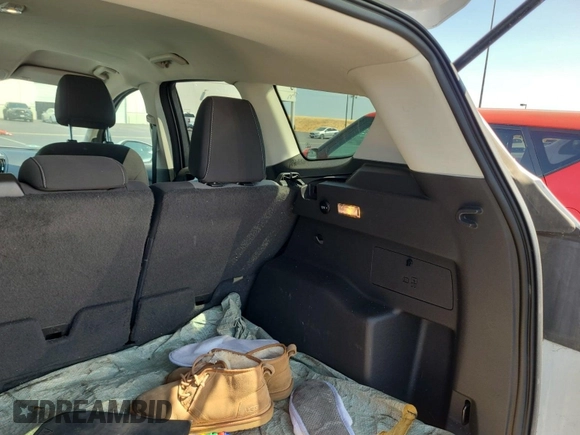 2017 Ford Escape SE z VIN 1FMCU0GD4HUB05330, wystawiony jako IAAI lot #42396863 z przebiegiem 66 420 mil mil oraz . Historia ofert i sprzedaży dostępna na DreamBid. Obrazek 7.