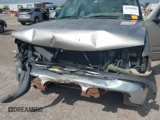 2002 Chevrolet Tahoe LS z VIN 1GNEC13V22R206341, wystawiony jako IAAI lot #42436560 z przebiegiem 271 904 mil mil oraz . Historia ofert i sprzedaży dostępna na DreamBid. Obrazek 6.
