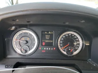 2017 Ram 1500 Express z VIN 3C6RR7KT2HG796827, wystawiony jako Copart lot #56476325 z przebiegiem 138 544 mil mil oraz Szkoda całkowita • Salvage title. Historia ofert i sprzedaży dostępna na DreamBid. Obrazek 9.