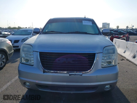 2010 GMC Yukon SLT with VIN 1GKUCCE00AR255901, listed as a IAAI auction lot 42149960 with 196,014 mi miles. Bid and sale history available at carsss.com. Image 12.