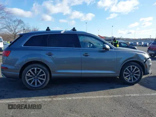 2017 Audi Q7 Premium Plus z VIN WA1LAAF78HD050275, wystawiony jako IAAI lot #41857583 z przebiegiem 68 612 mil mil oraz . Historia ofert i sprzedaży dostępna na DreamBid. Obrazek 13.