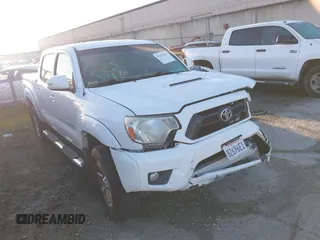 2015 Toyota Tacoma PreRunner z VIN 3TMJU4GN9FM180411, wystawiony jako IAAI lot #41657453 z przebiegiem 105 017 mil mil oraz . Historia ofert i sprzedaży dostępna na DreamBid. Obrazek 1.