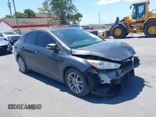 2016 Ford Focus SE z VIN 1FADP3F25GL338158, wystawiony jako IAAI lot #39234785 z przebiegiem 77 333 mil mil oraz . Historia ofert i sprzedaży dostępna na DreamBid. Obrazek 1.