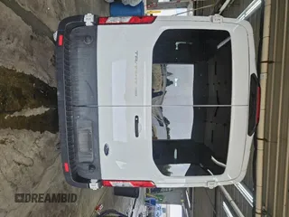 2024 Ford Transit Passenger XL z VIN 1FBAX2C87RKA32981, wystawiony jako IAAI lot #42791620 z przebiegiem 3 439 mil mil oraz . Historia ofert i sprzedaży dostępna na DreamBid. Obrazek 12.