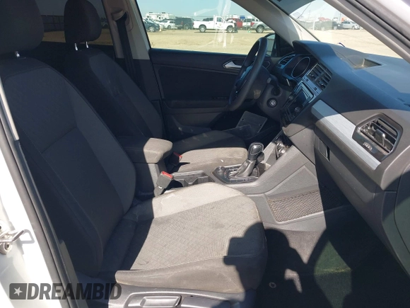 2018 Volkswagen Tiguan S with VIN 3VV0B7AX8JM076693, listed as a IAAI auction lot 42044886 with 109,660 mi miles and . Bid and sale history available at DreamBid. Image 5.