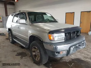 1999 Toyota 4Runner SR5 with VIN JT3HN86R8X0221532, listed as a IAAI auction lot 41902556 with 406,602 mi miles. Bid and sale history available at carsss.com. Image 1.