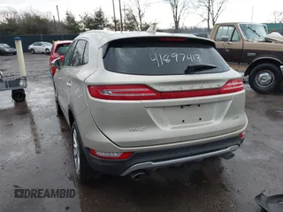 2017 Lincoln MKC Select z VIN 5LMCJ2C99HUL63006, wystawiony jako IAAI lot #41897413 z przebiegiem 76 202 mil mil oraz . Historia ofert i sprzedaży dostępna na DreamBid. Obrazek 3.