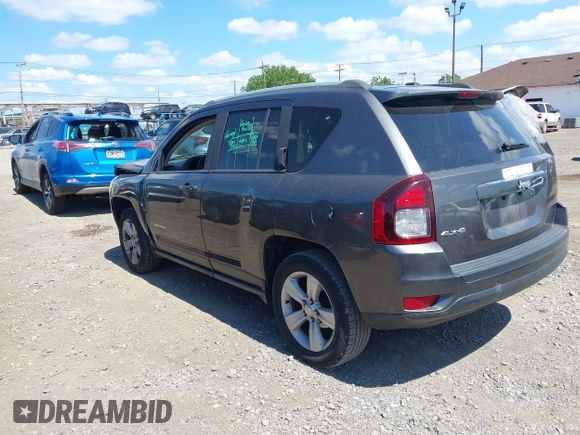 2017 Jeep Compass Sport SE z VIN 1C4NJDBB3HD143859, wystawiony jako IAAI lot #42784214 z przebiegiem 82 815 mil mil oraz . Historia ofert i sprzedaży dostępna na DreamBid. Obrazek 3.