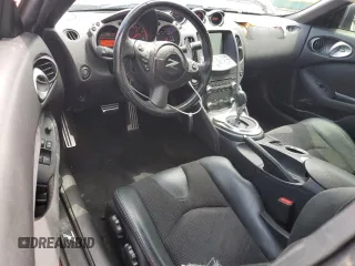 2013 Nissan 370Z Touring z VIN JN1AZ4EH9DM381350, wystawiony jako Copart lot #59375295 z przebiegiem 100 832 mil mil oraz Czysty tytuł • Clean title. Historia ofert i sprzedaży dostępna na DreamBid. Obrazek 8.