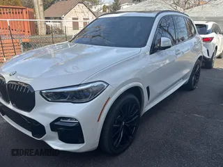 2021 BMW X5 M50i with VIN 5UXJU4C09M9H07838, listed as a Copart auction lot 47020525 with 57,200 mi miles and Clean Title. Bid and sale history available at carsss.com. Image 2.