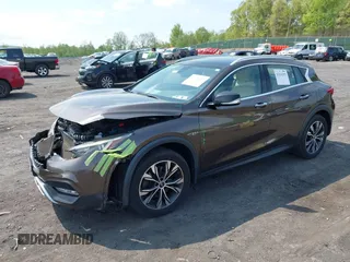 2018 Infiniti QX30 Premium z VIN SJKCH5CR0JA051889, wystawiony jako IAAI lot #42234392 z przebiegiem 104 095 mil mil oraz . Historia ofert i sprzedaży dostępna na DreamBid. Obrazek 17.