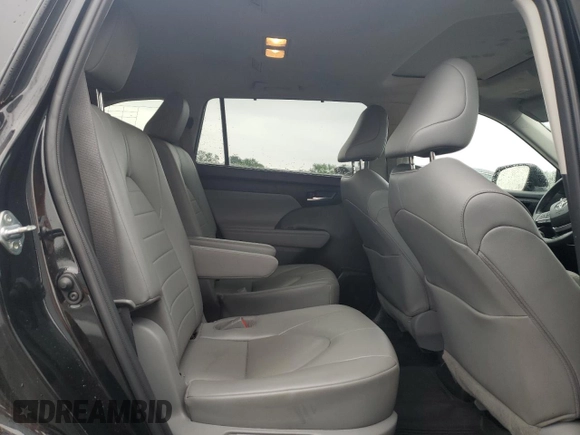 2022 Toyota Highlander XLE with VIN 5TDGZRBH7NS241862, listed as a Copart auction lot 62605495 with 29,080 mi miles and Salvage title. Bid and sale history available at DreamBid. Image 11.