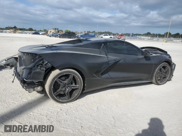 2021 Chevrolet Corvette 2LT with VIN 1G1YB3D44M5125113, listed as a Copart auction lot 84239914 with 7,639 mi miles and Salvage Title. Bid and sale history available at carsss.com. Image 3.