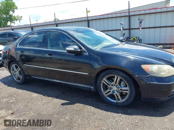 2005 Acura RL z VIN JH4KB16505C001925, wystawiony jako IAAI lot #42435200 z przebiegiem 154 217 mil mil oraz . Historia ofert i sprzedaży dostępna na DreamBid. Obrazek 13.