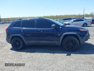 2015 Jeep Cherokee Trailhawk z VIN 1C4PJMBS3FW520829, wystawiony jako IAAI lot #42065548 z przebiegiem 90 534 mil mil oraz . Historia ofert i sprzedaży dostępna na DreamBid. Obrazek 13.