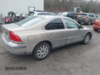 2001 Volvo S60 with VIN YV1RS61R012013431, listed as a IAAI auction lot 41193065 with 179,844 mi miles. Bid and sale history available at carsss.com. Image 4.