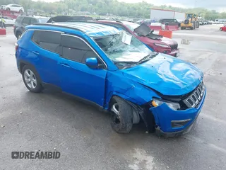 2020 Jeep Compass Latitude z VIN 3C4NJCBB9LT236642, wystawiony jako IAAI lot #42113938 z przebiegiem Nie podano mil oraz . Historia ofert i sprzedaży dostępna na DreamBid. Obrazek 1.