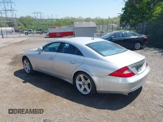 2007 Mercedes-Benz CLS-Class 5.5L with VIN WDDDJ72X07A088530, listed as a IAAI auction lot 42142766 with 202,648 mi miles. Bid and sale history available at carsss.com. Image 3.