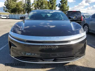 2023 Lucid Air Pure z VIN 50EA1PFA0PA006195, wystawiony jako Copart lot #49089274 z przebiegiem 5298 mil mil oraz Szkody całkowita. Historia ofert i sprzedaży dostępna na DreamBid. Obrazek 5.
