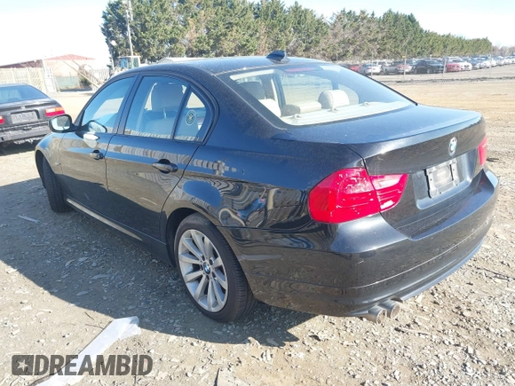 2011 BMW 3 Series 328i xDrive with VIN WBAPK7G52BNN86626, listed as a IAAI auction lot 41861034 with 101,689 mi miles. Bid and sale history available at carsss.com. Image 3.