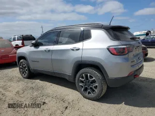 2019 Jeep Compass Trailhawk with VIN 3C4NJDDB3KT785383, listed as a Copart auction lot 53398135 with 83,498 mi miles and Salvage Title. Bid and sale history available at carsss.com. Image 2.