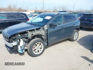 2018 Jeep Cherokee Latitude Plus z VIN 1C4PJMLB5JD569386, wystawiony jako IAAI lot #41757360 z przebiegiem 116 021 mil mil oraz . Historia ofert i sprzedaży dostępna na DreamBid. Obrazek 18.