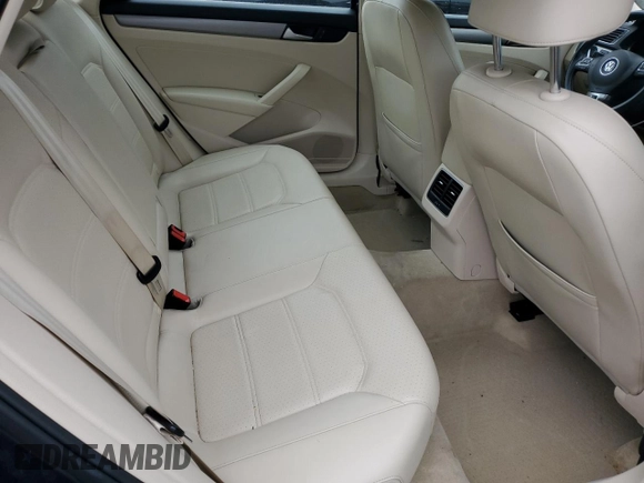 2014 Volkswagen Passat SE with VIN 1VWBP7A30EC008267, listed as a Copart auction lot 60261435 with 93,306 mi miles and Salvage title. Bid and sale history available at DreamBid. Image 10.