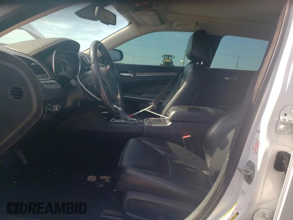 2020 Chrysler 300 Limited with VIN 2C3CCAEG5LH124463, listed as a Copart auction lot 67393734 with 104,833 mi miles and Salvage Title. Bid and sale history available at DreamBid. Image 7.