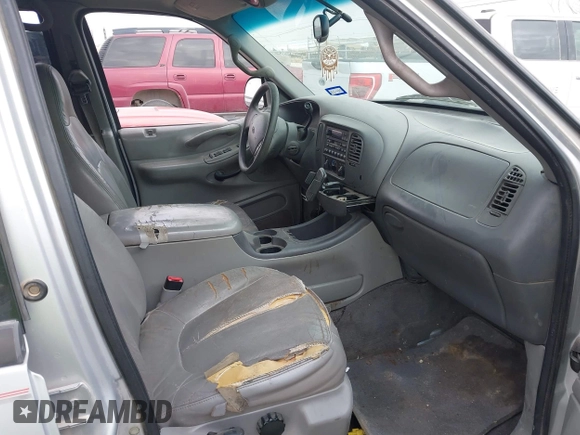 2000 Ford Expedition XLT with VIN 1FMRU15L6YLA28461, listed as a IAAI auction lot 41385530 with 1 mi miles. Bid and sale history available at carsss.com. Image 5.