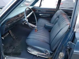 1968 Chrysler New Yorker z VIN CH41K8C119279, wystawiony jako Copart lot #87872885 z przebiegiem 52 901 mil mil oraz Tytuł czysty. Historia ofert i sprzedaży dostępna na DreamBid. Obrazek 7.
