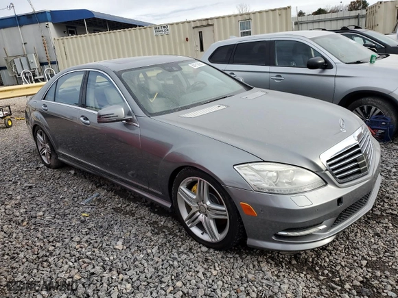 2013 Mercedes-Benz S-Class S 550 with VIN WDDNG7DBXDA521822, listed as a Copart auction lot 84210684 with 138,154 mi miles and Salvage Title. Bid and sale history available at carsss.com. Image 4.