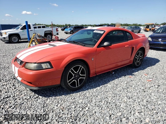 2000 Ford Mustang with VIN 1FAFP4045YF162222, listed as a Copart auction lot 52357355 with 216,251 mi miles and Salvage Title. Bid and sale history available at carsss.com. Image 1.