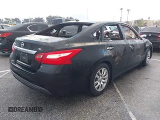 2017 Nissan Altima SV z VIN 1N4AL3AP7HC201452, wystawiony jako IAAI lot #40863286 z przebiegiem Nie podano mil oraz . Historia ofert i sprzedaży dostępna na DreamBid. Obrazek 4.