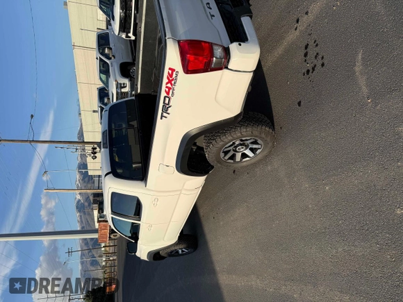 2017 Toyota Tacoma SR5 z VIN 3TMDZ5BN5HM034991, wystawiony jako Copart lot #55537765 z przebiegiem 100 731 mil mil oraz Czysty tytuł • Clean title. Historia ofert i sprzedaży dostępna na DreamBid. Obrazek 3.